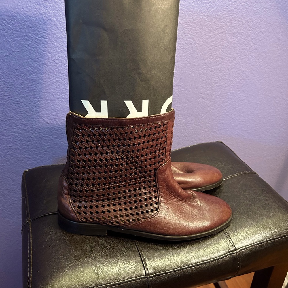 Italian Leather booties w mesh upper size 9